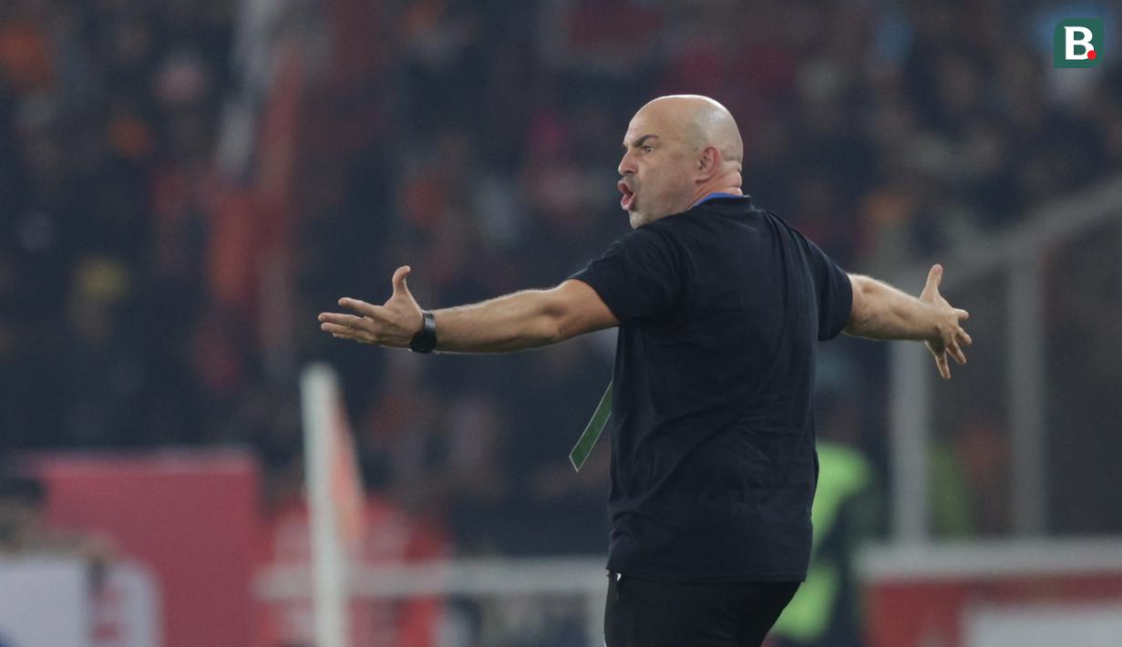 <p>Pelatih kepala PSM Makassar, Bernardo Tavares pada laga pekan pertama BRI Liga 1 2023/2024 antara Persija Jakarta menghadapi PSM Makassar di Stadion Utama Gelora Bung Karno (SUGBK), Senayan, Jakarta, Senin (3/7/2023). (Bola.com/M Iqbal Ichsan)</p>