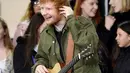 Beberapa waktu lalu Ed Sheeran mengaku bahwa ia dan Cherry memang memiliki hubungan yang serius. Meskipun begitu, ia mengaku bahwa sampai saat ini ia belum resmi bertunangan. (AFP/Bintang.com)