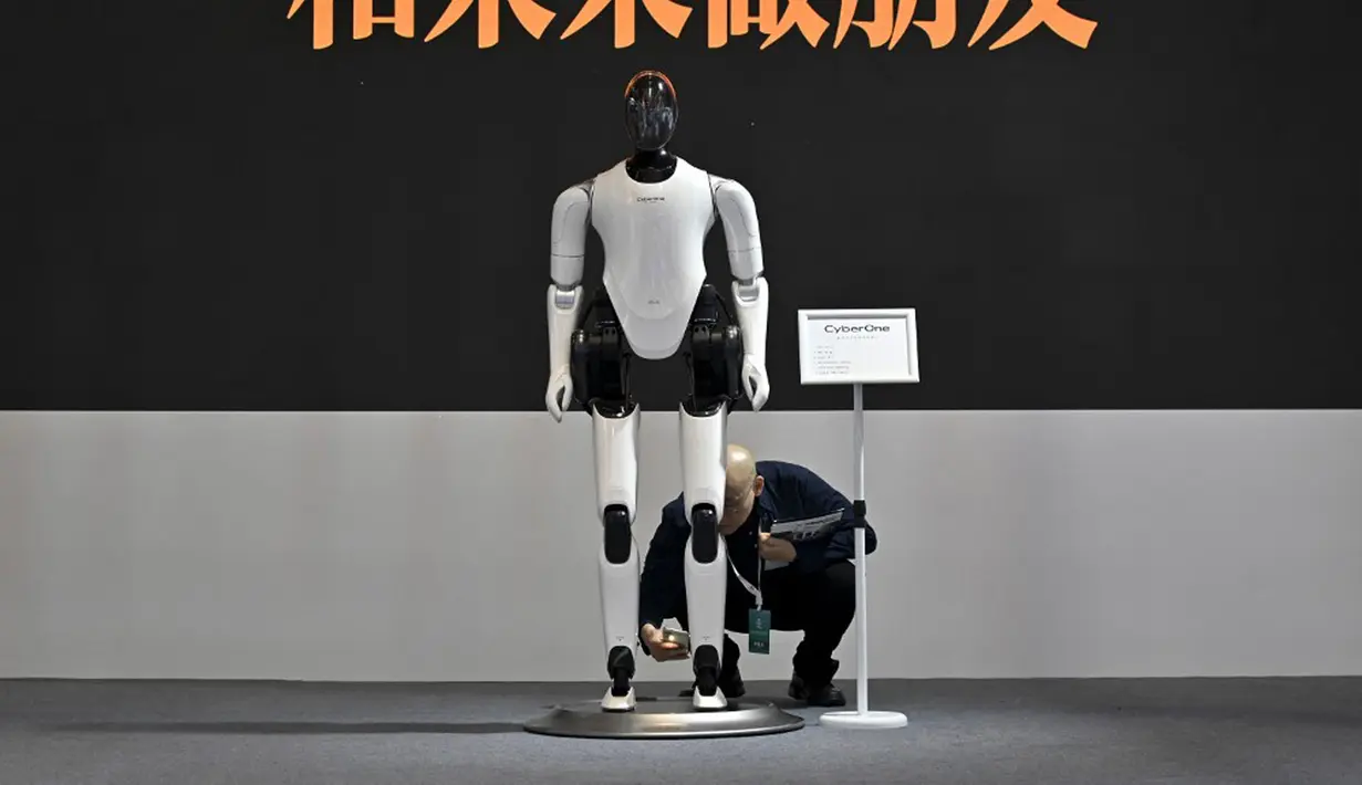 Peserta akan memiliki kesempatan untuk terlibat dengan robot canggih dari berbagai industri, mendapatkan wawasan tentang fungsi, kemampuan, dan aplikasi potensial mereka dalam kehidupan sehari-hari. (WANG Zhao/AFP)