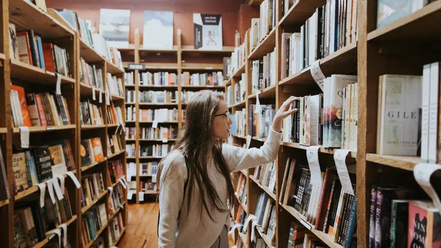 Membaca Buku
