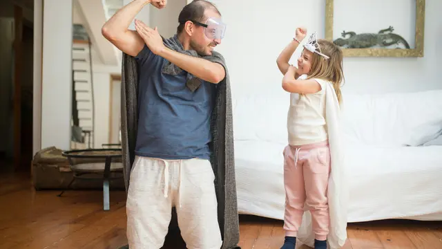 Mitos: Anak perempuan selalu menjadi "anak ayah" secara alami