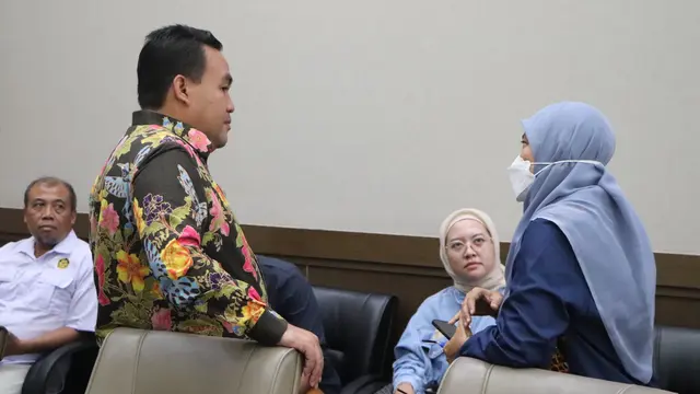 Senior Manager Relations Regional Indonesia Timur, Fitri Erika saat berbincang bersama dengan Bupati Blora, Arief Rohman dalam sebuah kesempatan.