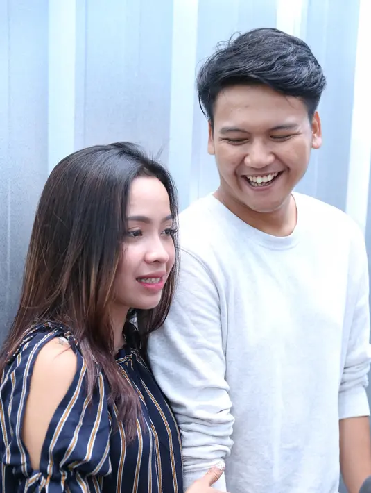 Ilham Smash dan Istri