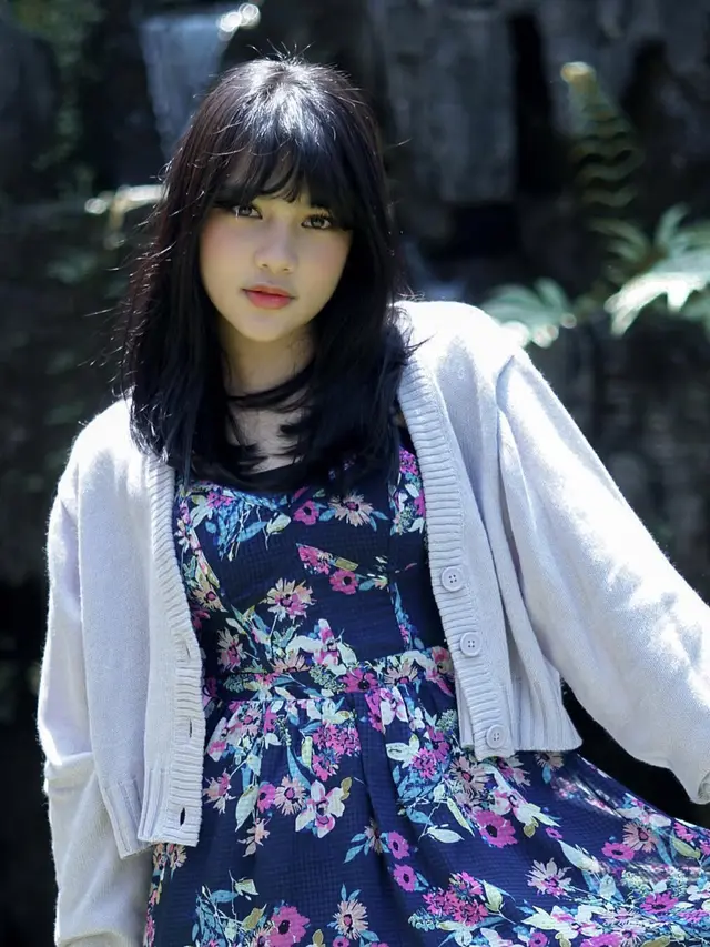 6 Potret Model Rambut Davina Karamoy Panjang Sebahu, Tampil Memukau dengan Poni
