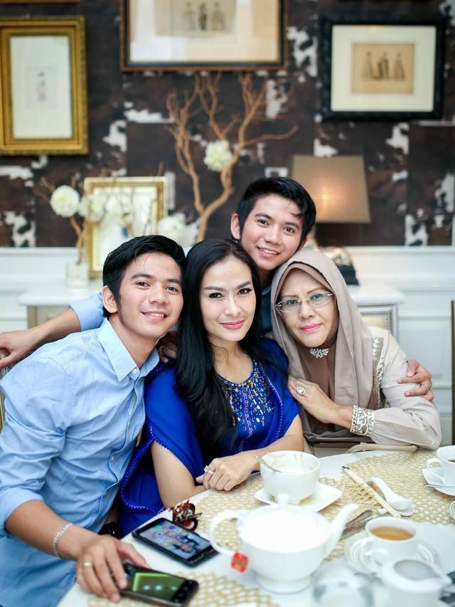 Momen Manis Rizki Ridho D'Academy dan Iis Dahlia (sumber: instagram.com/da2_rizki123)