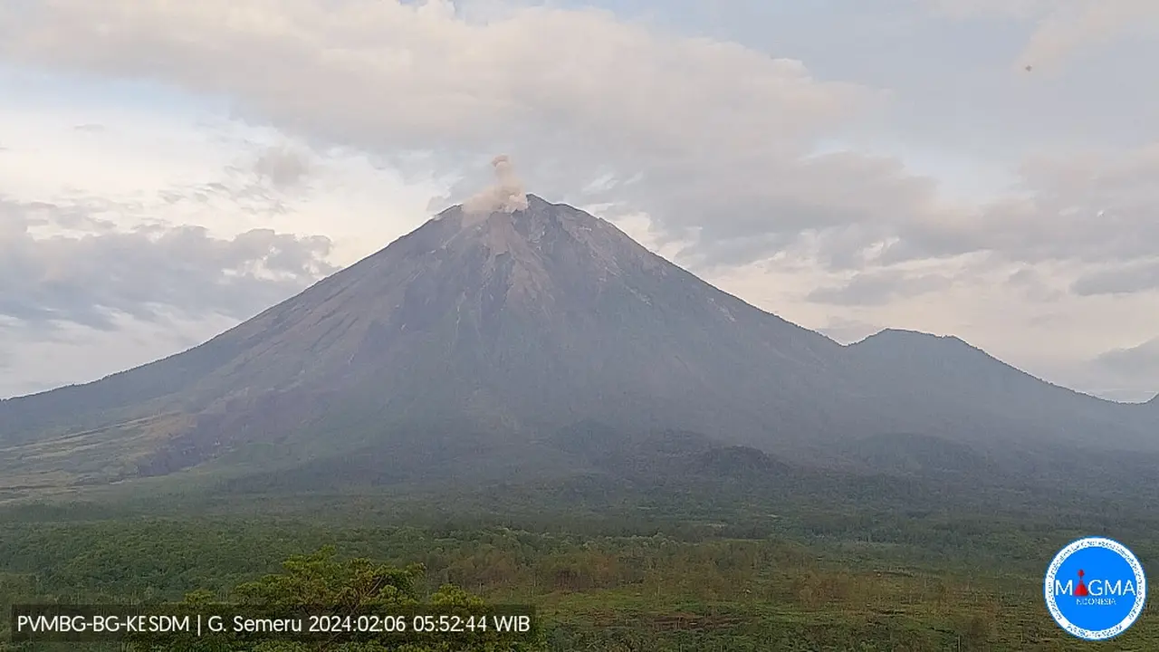Gunung Semeru Erupsi