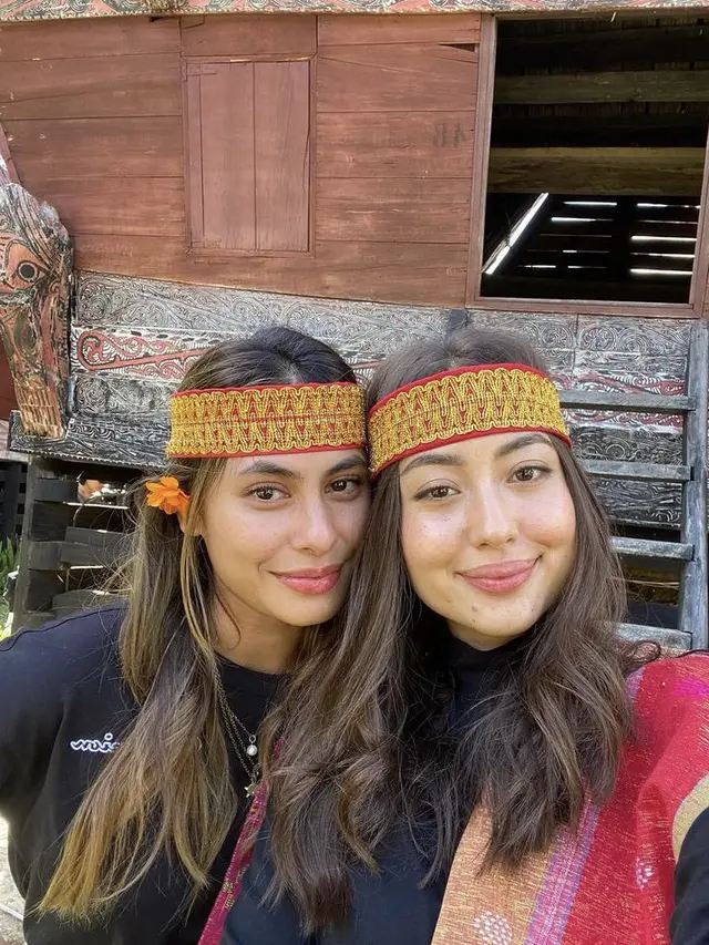 Punya Wajah Blasteran, 4 Potret Valerie Thomas Kenakan Pakaian Tradisonal Indonesia dari Baju Bodo Hingga Kebaya Bali/dok. valerieethomas