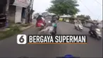 Beredar video aksi pengendara motor berkendara seperti gaya superman. Berbahayanya lagi pengendara motor ini juga tidak menggunakan helm.