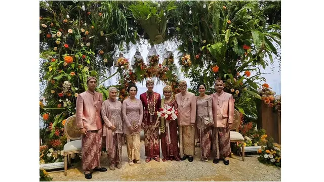 8 Potret Dokter Boyke di Rangkaian Pernikahan Anak, dari Siraman hingga Resepsi
