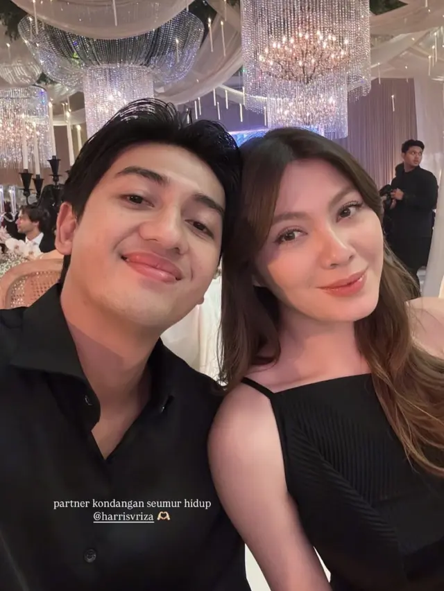 Couple Artis Elegan Hadir di Resepsi Pernikahan Al Ghazali dan Alyssa Daguise.