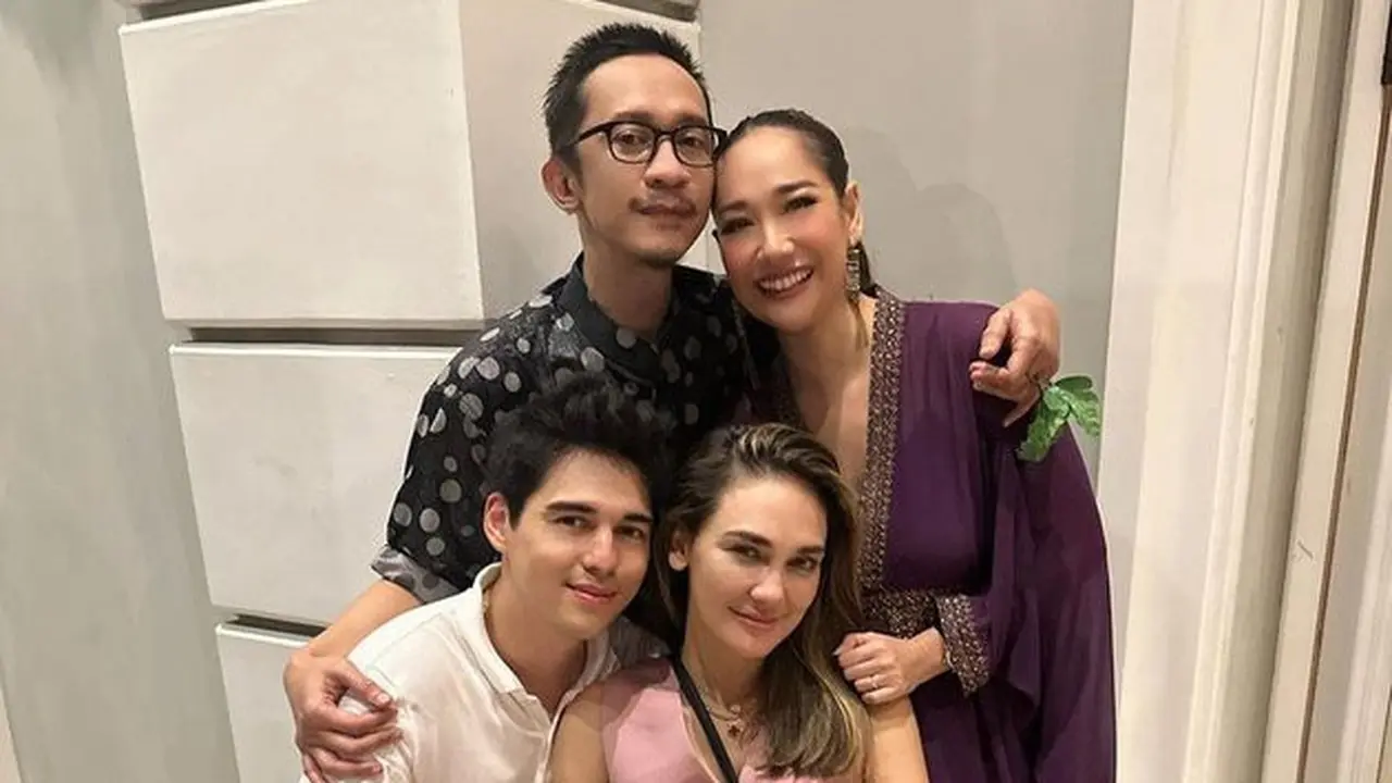[Fimela] Luna Maya dan Maxime Bouttier