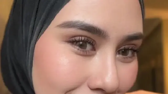 Tutorial Makeup Flawless dan Cantik ala Syahnaz Sadiqah (credit: TikTok/syahnazsadiqah)