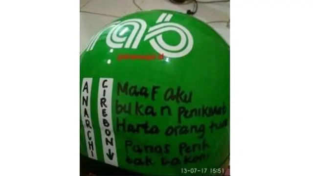 6 Tulisan di Helm Ojek Online Ini Penuh Makna, Bikin Haru