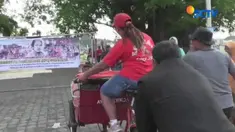 Dalam kegiatan yang digelar untuk memeriahkan hari kartini ini, para peserta harus melewati lintasan sepanjang 400 meter.