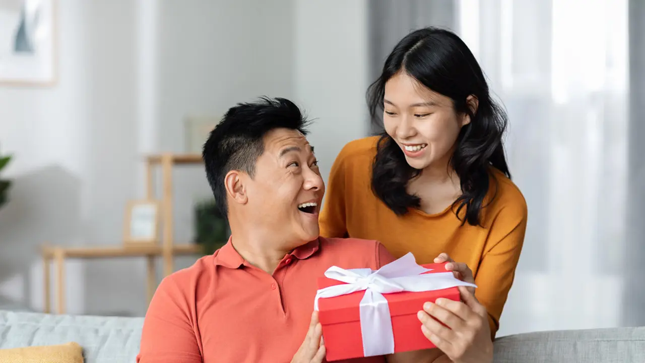 Nggak Perlu Bingung, Ini 10 Rekomendasi Kado Valentine untuk Pria yang Pasti Kepakai
