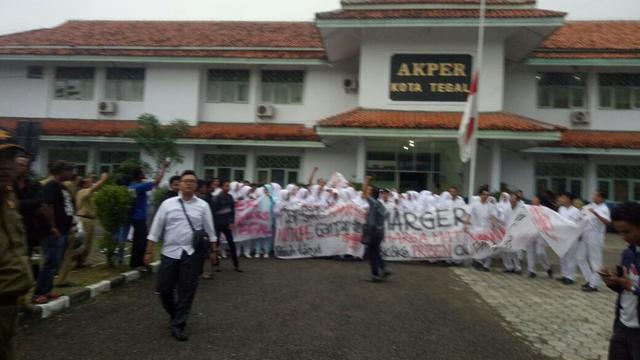 Mahasiswa Tolak Penutupan Akper oleh Wali Kota Tegal