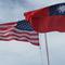 Bendera Taiwan bersanding dengan bendera Amerika Serikat (AFP)