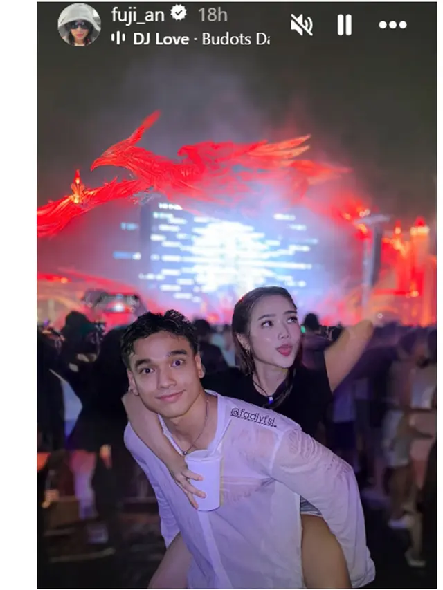 6 Potret Seru Fuji dan Rachel Vennya di Festival Songkran Thailand, Basah Kuyup