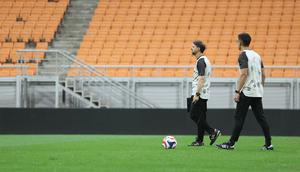 Mauricio Souza memimpin sesi latihan resmi Persija Jakarta di Jakarta International Stadium (JIS), Senin (2/3/2026). Macan Kemayoran akan menjamu Borneo FC Samarinda dalam laga pekan ke-24 BRI Super League 2025/2026, Selasa (3/3/2026). (Bola.com/M. Iqbal Ichsan).