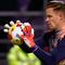Kiper Barcelona, ​​Marc-Andre ter Stegen, melakukan pemanasan sebelum dimulainya pertandingan sepak bola Copa del Rey antara Guadalajara dan Barcelona di Guadalajara, Spanyol, Rabu (17-12-2025) dini hari WIB. (AP Photo/Rudy Garcia)