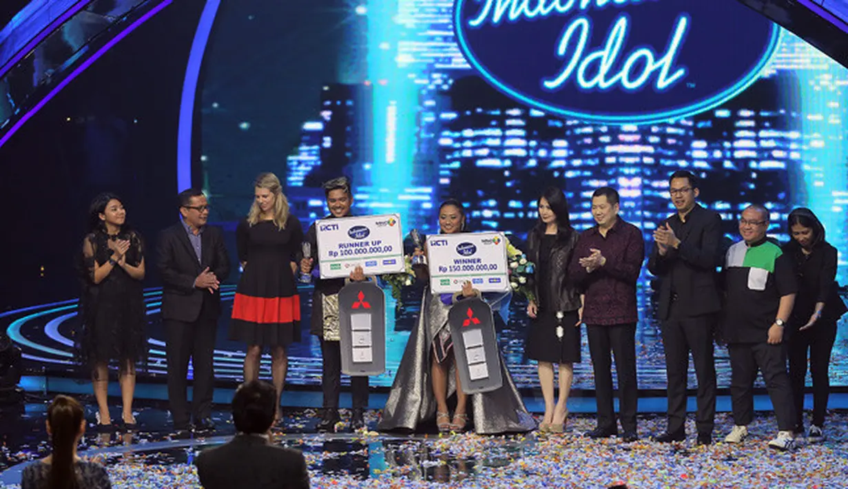 Atas jerih payahnya, Maria yang menang di Indonesian Idol 2018 ini berhasil membawa pulang hadah berupa uang tunai senilai Rp. 150.000.000, kontrak rekaman di label Universal Music Indonesia dan satu unit mobil. (Deki Prayoga/Bintang.com)