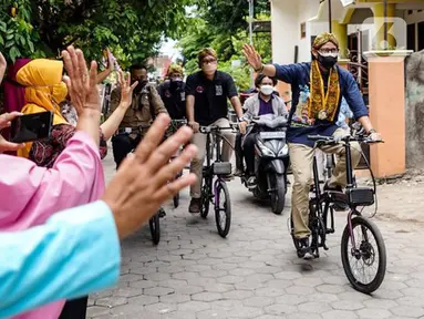 Menteri Pariwisata dan Ekonomi Kreatif Sandiaga Uno gowes keliling desa wisata Rejowinangun, Yogyakarta, Jumat (08/10/2021). Rejowinangun yang ditetapkan dalam 50 desa wisata sudah mendapatkan sertifikat Cleanliness, Health, Safety and Environment Sustainability (CHSE). (Liputan6.com/HO/Parekraf)