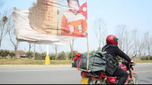 Media sosial China tengah dihebohkan dengan kisah seorang ayah bernama Guo Gantang yang telah menghabiskan waktu 18 tahun di jalanan untuk mencari anaknya yang hilang.