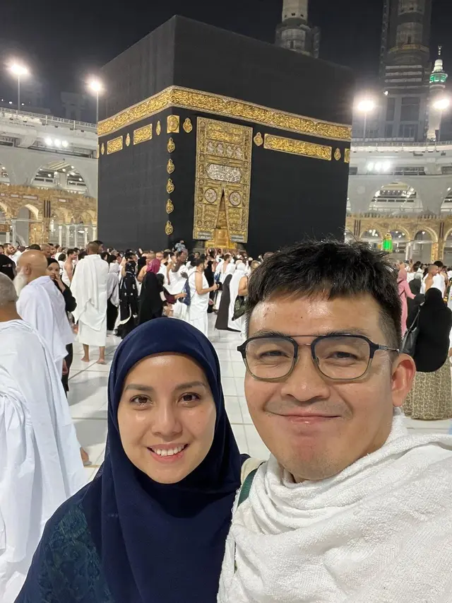 8 Momen Tya Ariestya dan Suami Jalani Umrah, Penuh Haru Bahagia