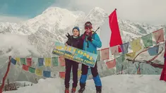 Usai beberapa waktu lalu mengunggah momen ia liburan ala backpaker di Nepal. Kini Nikita Willy tak menyia-nyiakan kesempatan untuk mendaki pegunungan Himalaya bersama teman-temannya. (Liputan6.com/IG/@nikitawillyofficial94)