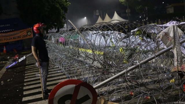 Sisa Kericuhan Aksi 22 Mei