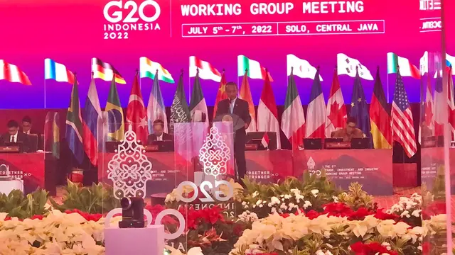 Dalam pembukaan TIIWG kedua ini, Menteri Investasi atau Kepala BKPM Bahlil Lahadalia, dihadapan delegasi yang hadir membahas mengenai larangan ekspor nikel mentah ke dunia.