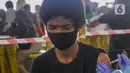 Petugas medis menyuntikkan vaksin Covid-19 pada warga dalam program vaksinasi massal Covid-19 di PMI Kota Bekasi, Jawa Barat, Sabtu (21/08/2021). PMI Kota Bekasi bekerjasama dengan Puskesmas Marga Jaya melaksanakan vaksinasi Covid-19 secara massal untuk 2000 peserta. (Liputan6.com/Herman Zakharia)