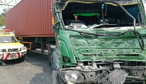 Detik-detik Tabrakan Beruntun Enam Kendaraan di Tol JORR