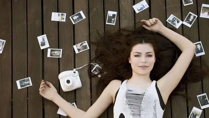 [Bintang] Aneh Sih, tapi 5 Hal Ini Sering Dilakukan sama Cewek, Kamu Juga?