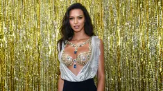Model Victoria's Secret, Lais Ribeiro memperlihatkan Champagne Nights Fantasy Bra di New York, Rabu (1/11). Model Brasil itu berkesempatan untuk memperagakan Fantasy Bra di fashion show Victoria's Secret, 20 November mendatang. (Evan Agostini/Invision/AP)