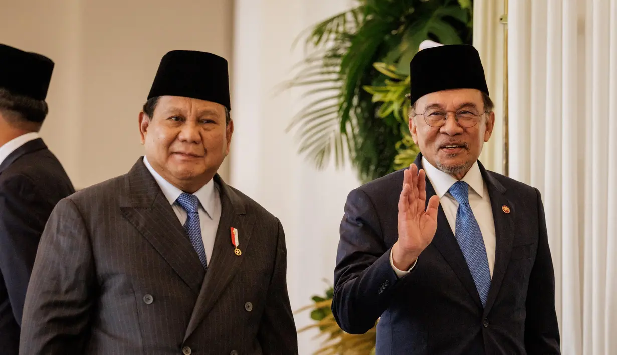 Usai upacara penyambutan, kedua pemimpin negara tersebut melakukan pertemuan bilateral di ruang kerja Presiden Prabowo. (Yasuyoshi CHIBA/AFP)