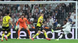 Pemain asal Brasil itu memborong tiga dari lima gol Real Madrid. (AFP/Thomas Coex)
