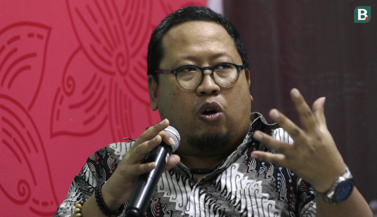 Presdir Munial Sport Grup, Mulyawan Munial, saat jumpa pers Charity for Palu, Sigi dan Donggala di gedung Kemenpora, Jakarta, Jumat (16/11). APPI, MSG dan Kemenpora akan gelar laga amal untuk Palu, Sigi dan Donggala. (Bola.com/Yoppy Renato)