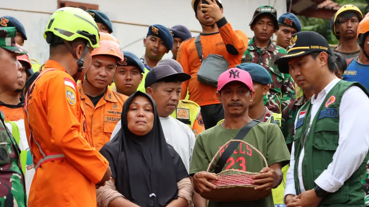 Penutupan operasi pencarian korban hilang longsor Desa Cibeunying, Majenang, Cilacap, Jawa Tengah, Sabtu (22/11/2025).