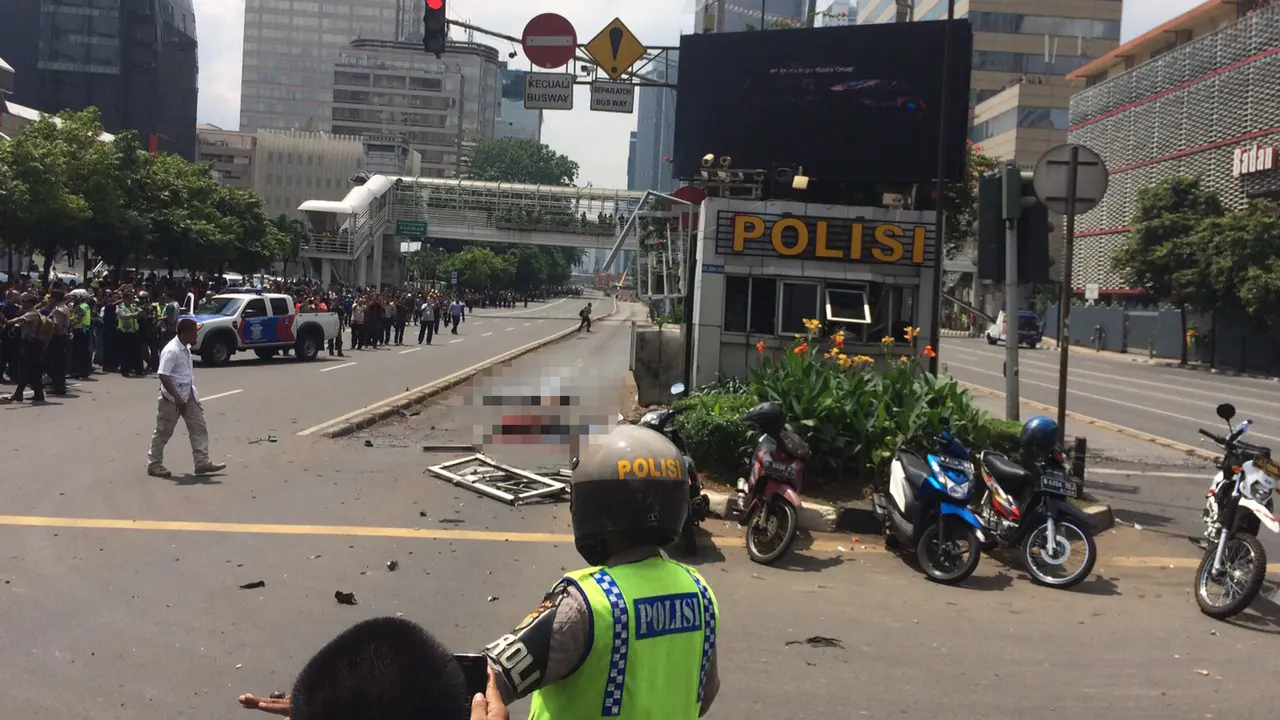 20160114-Foto-foto Ledakan di Pos Polisi Dekat Sarinah Thamrin-Jakarta