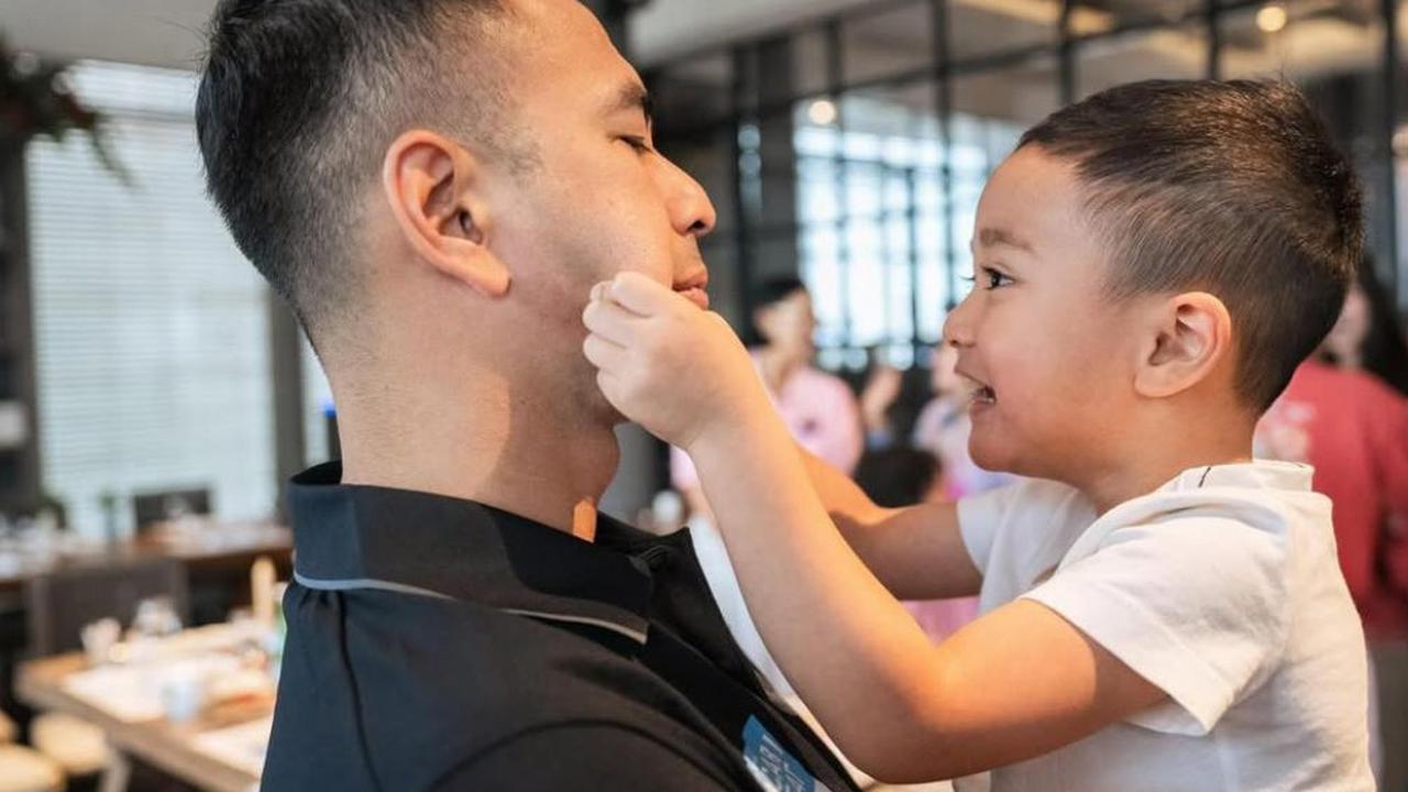 Potret Rayyanza gemas dengan Raffi Ahmad (credit: https://www.instagram.com/raffinagita1717/)