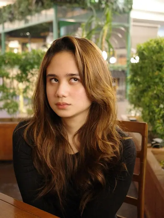 Calon menantu Maia Estianty itu memamerkan kulit tanpa makeup yang hadirkan kompleksi sehat bercahaya. [@tissabiani].