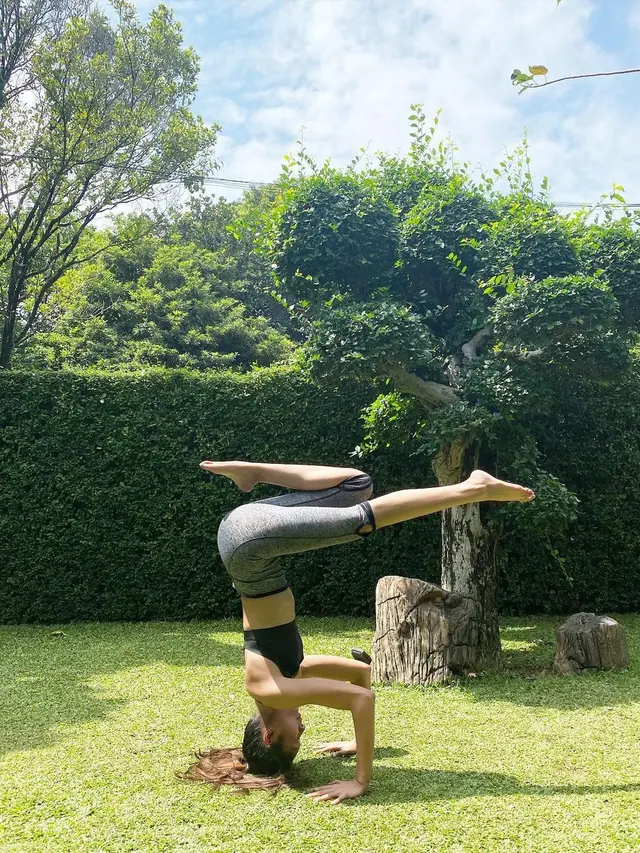 Pamer Perut Six Pack, Ini 6 Potret Liza Elly saat Olahraga