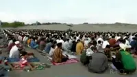 Warga Bantul Gelar Salat Id di Hamparan Pasir Pantai Parangkusumo