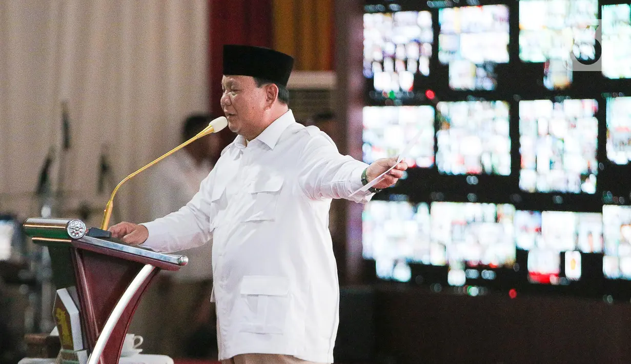 Ketua Umum Partai Gerindra, Prabowo Subianto memberikan arahan saat perayaan HUT ke-15 Partai Gerindra, di Kantor DPP Partai Gerindra, Jakarta, Senin (6/2/2023). HUT ke-15 Partai Gerindra merupakan momen berharga karena dilaksanakan sebelum Pemilu 2024 dan juga untuk melakukan konsolidasi internal untuk semakin memperkuat kekuatan partai. (Liputan6.com/Faizal Fanani)