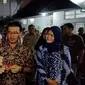 Bima Arya menyerahkan kunci rumah dinas wali kota Bogor. (Achmad Sudarno/Liputan6.com)