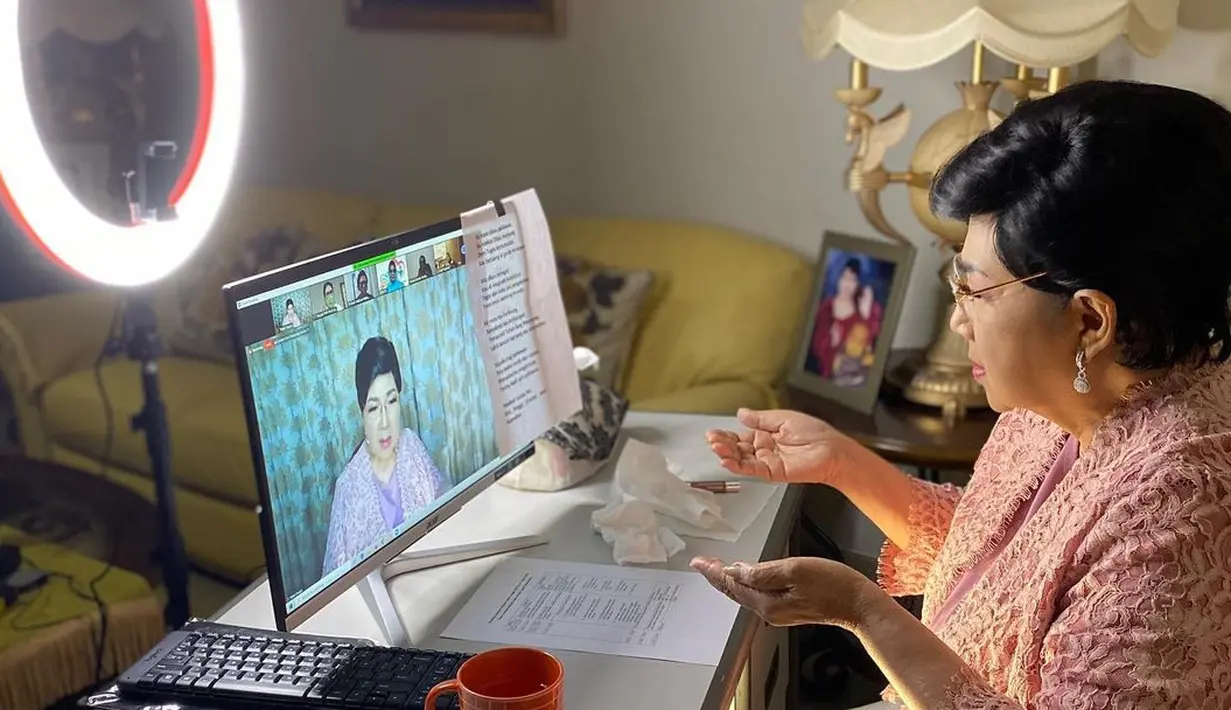 (Instagram/titiekpuspa_official)