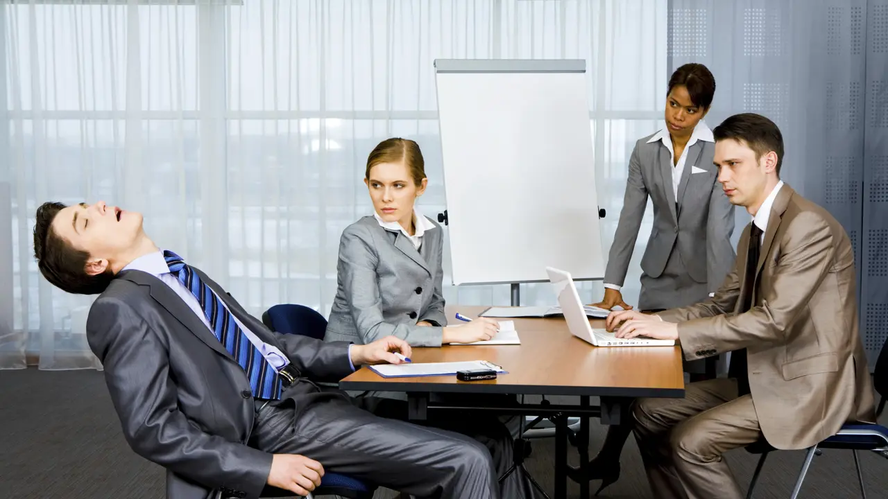 Ini Alasannya Kenapa Kamu Tidak Boleh Tidur di Kantor