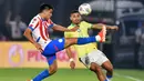 Trio Real Madrid, yaitu Rodrygo, Endrick, dan Vinicius Junior menjadi andalan lini depan Brasil untuk mendobrak pertahanan Paraguay. (JOSE BOGADO/AFP)