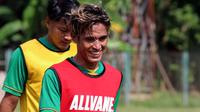 Siddik Saimima, pemain Persegres Gresik United. (Bola.com/Fahrizal Arnas)